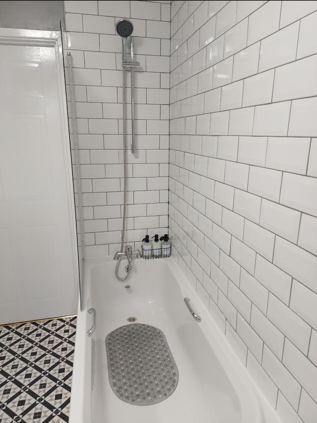 2 Bedroom Apartment Exhall Eksteriør billede